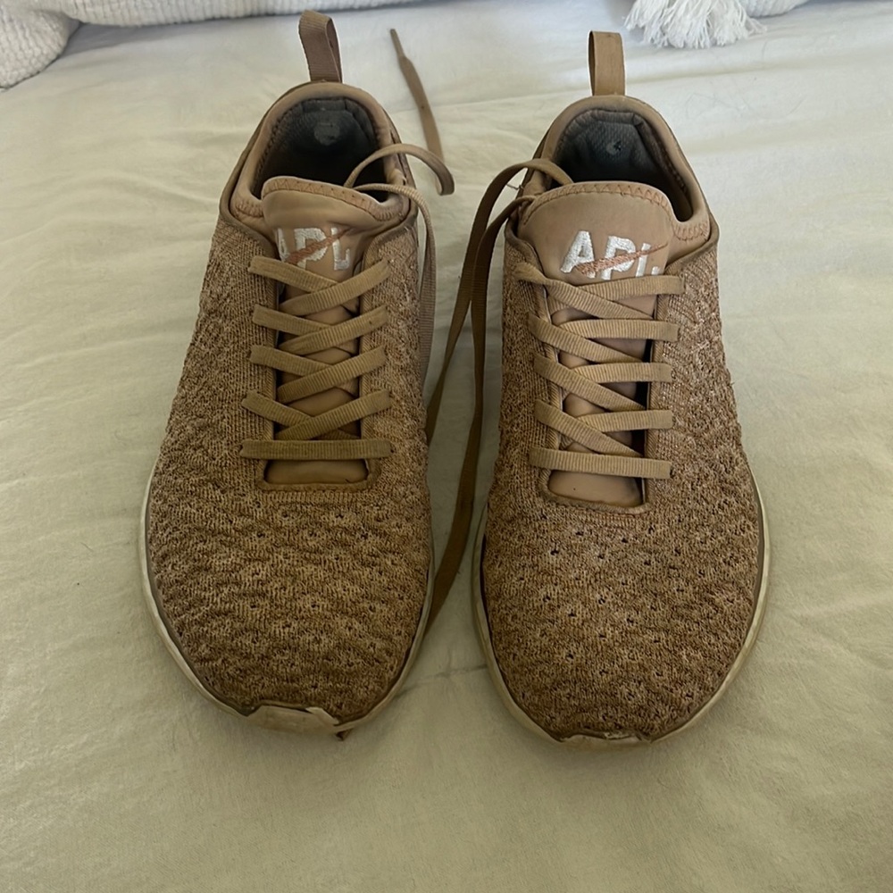 APL shoes